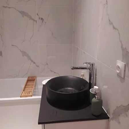 Moderne Au Centre De Appartamento Parigi